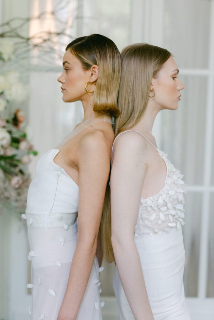 Light in the grey Katja Ziegert Fine Art Hochzeitsfotograf Düsseldorf modern zeitlos zart elegant Hochzeitsfotos Köln Brautmode editorial fashion Qvest Hotel Annika Maria Weddingdress Amber & Muse